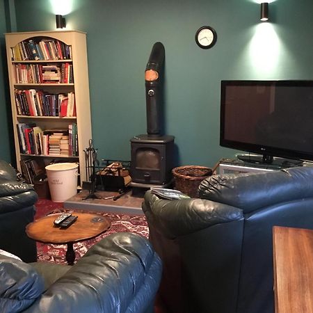 Lowri Cottage Hotel Shenstone Dış mekan fotoğraf